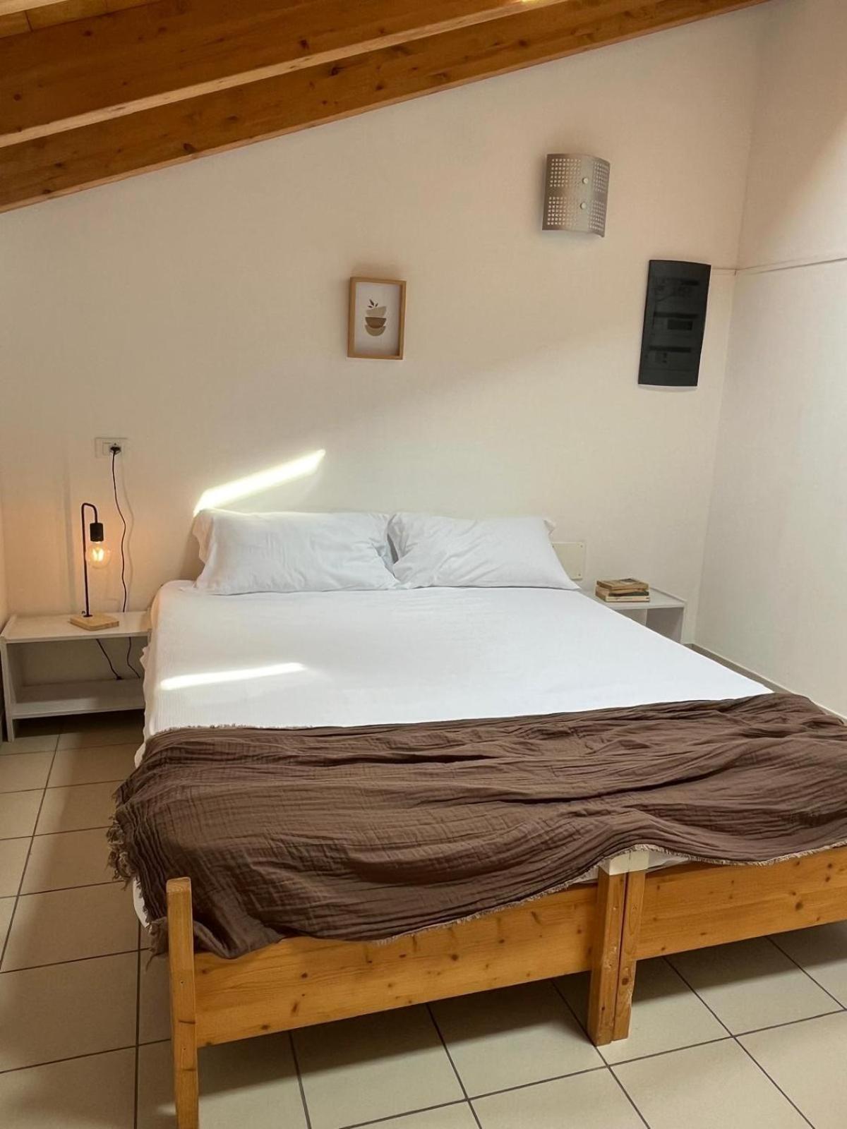 Ostello Casa Rossa Laveno-Mombello Zewnętrze zdjęcie