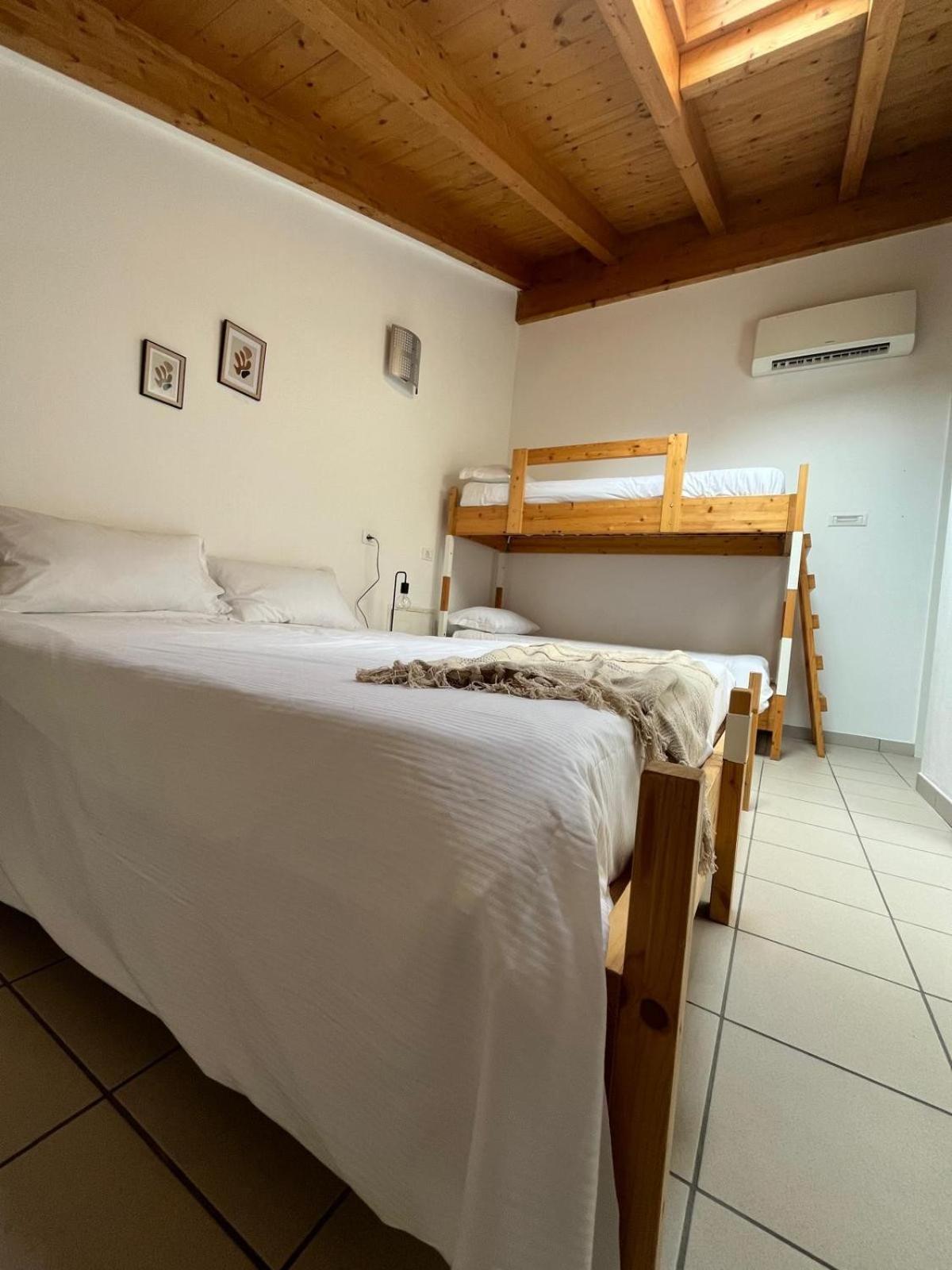 Ostello Casa Rossa Laveno-Mombello Zewnętrze zdjęcie