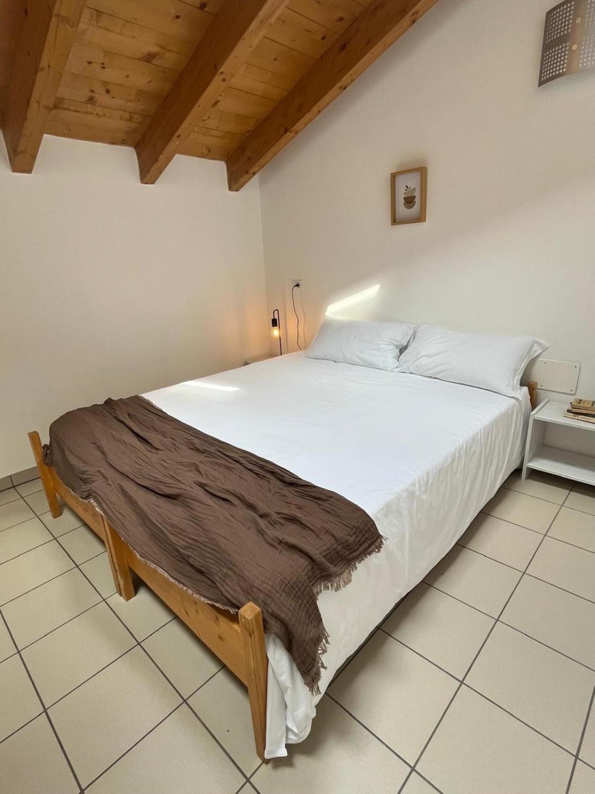 Ostello Casa Rossa Laveno-Mombello Zewnętrze zdjęcie
