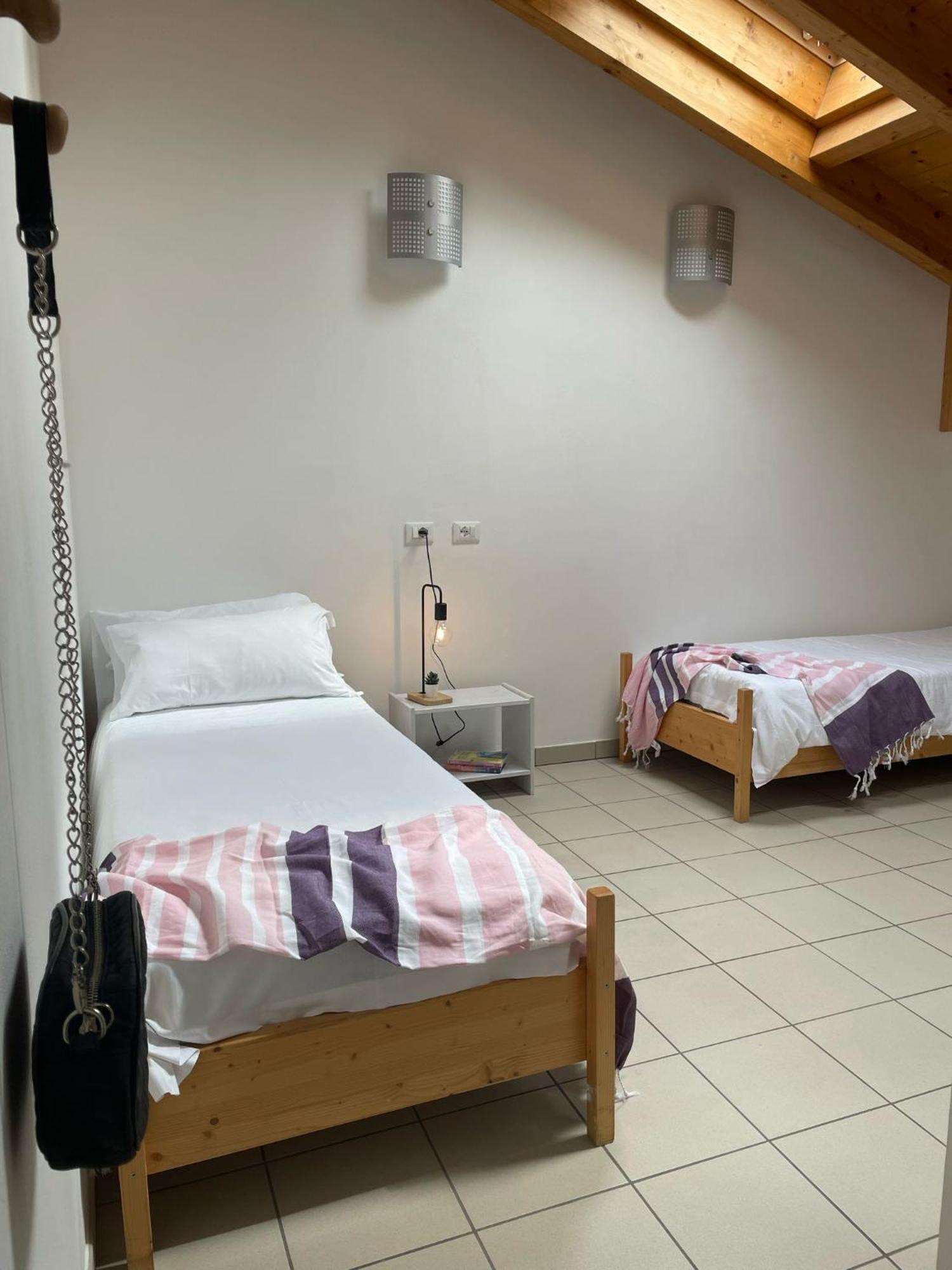 Ostello Casa Rossa Laveno-Mombello Zewnętrze zdjęcie