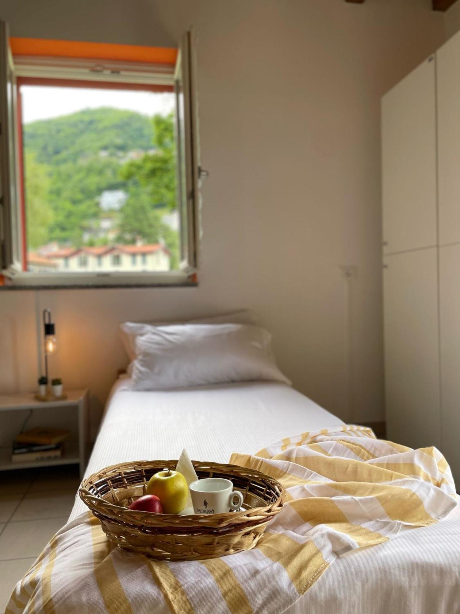 Ostello Casa Rossa Laveno-Mombello Zewnętrze zdjęcie