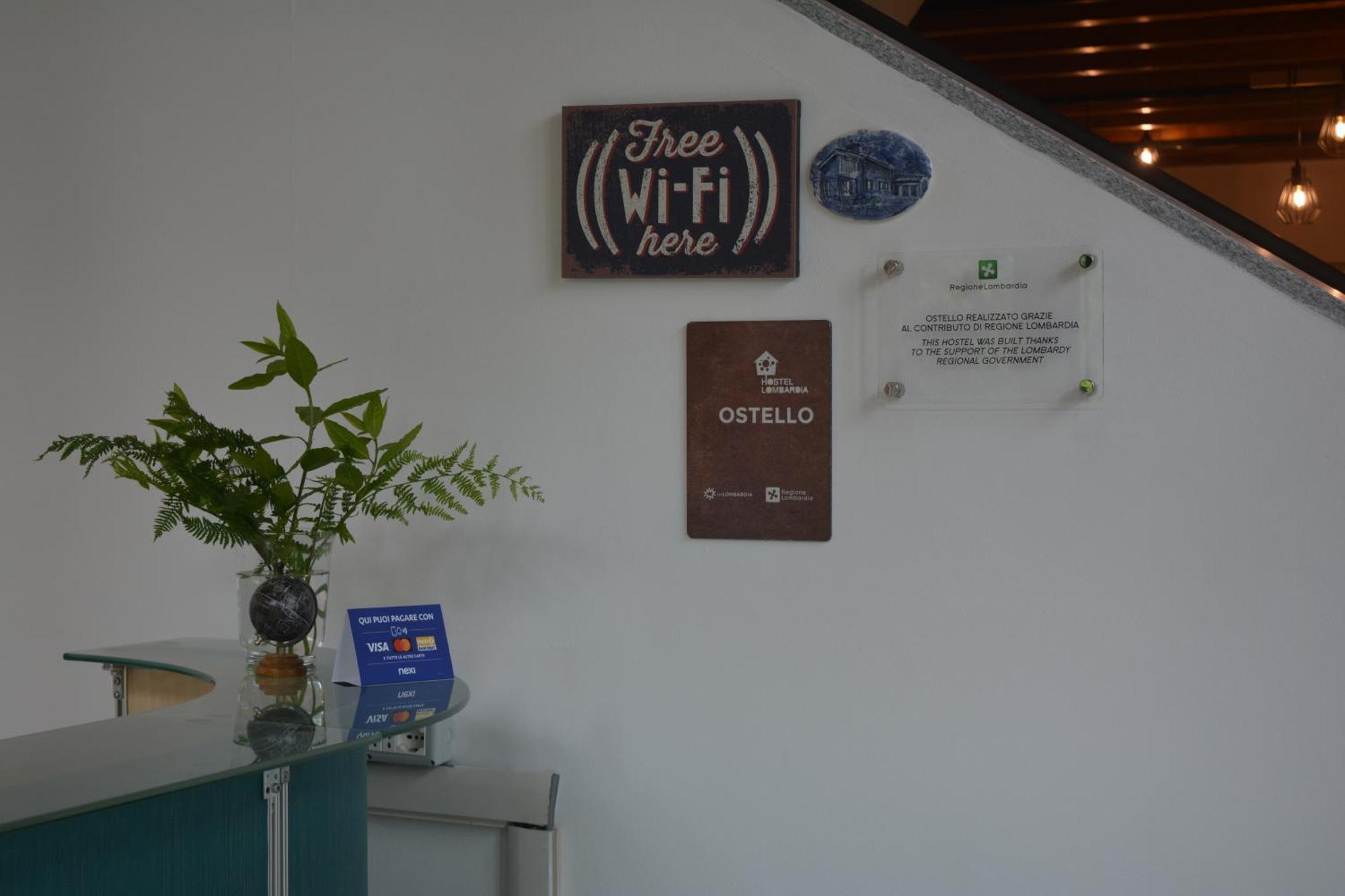 Ostello Casa Rossa Laveno-Mombello Zewnętrze zdjęcie