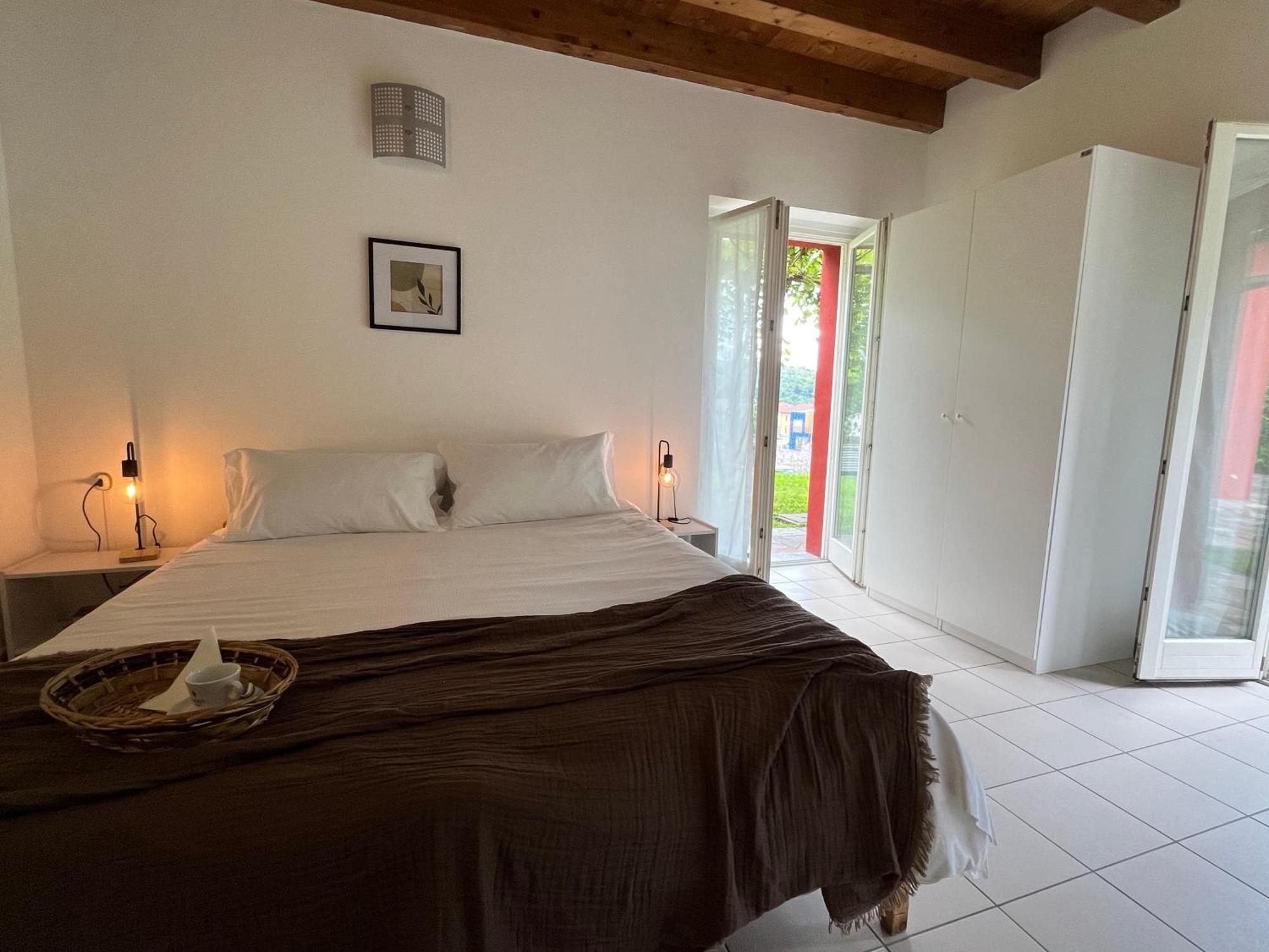 Ostello Casa Rossa Laveno-Mombello Zewnętrze zdjęcie