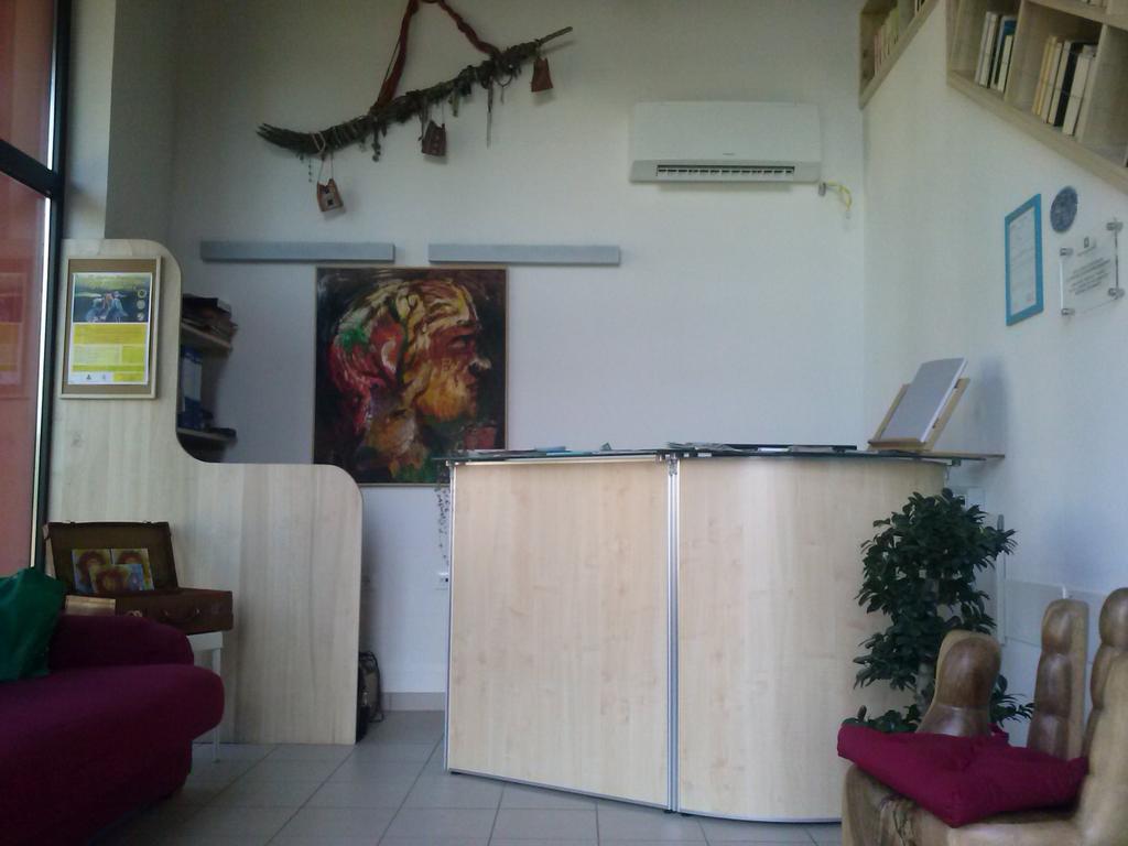 Ostello Casa Rossa Laveno-Mombello Zewnętrze zdjęcie
