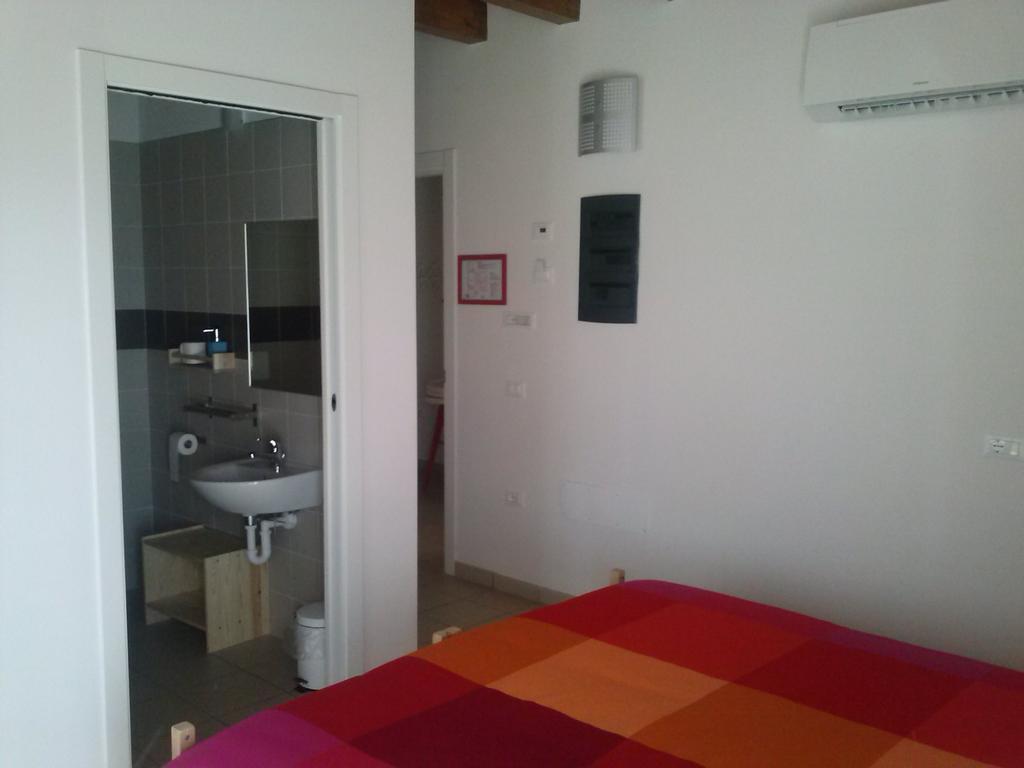 Ostello Casa Rossa Laveno-Mombello Pokój zdjęcie