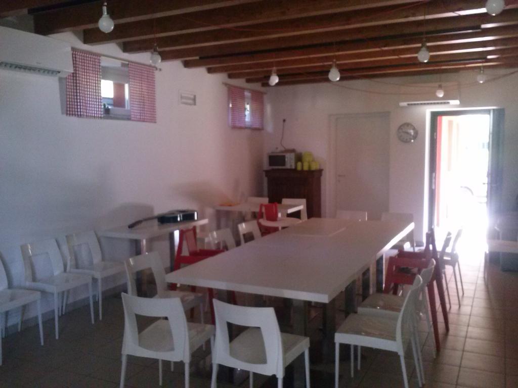 Ostello Casa Rossa Laveno-Mombello Zewnętrze zdjęcie