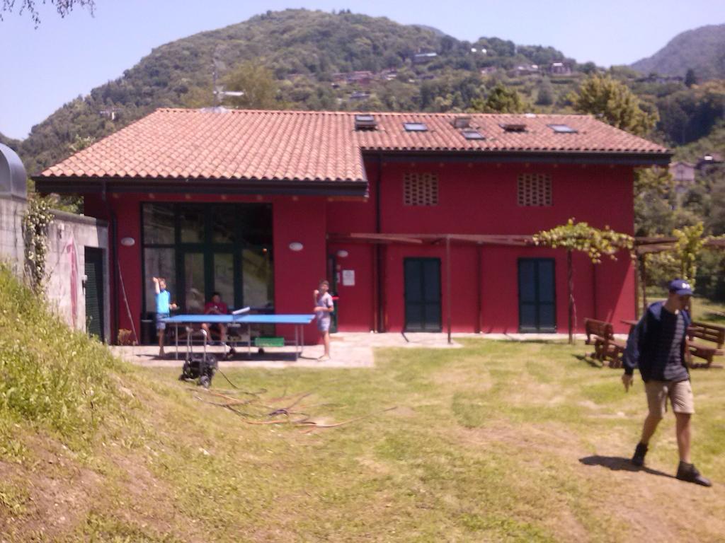 Ostello Casa Rossa Laveno-Mombello Zewnętrze zdjęcie