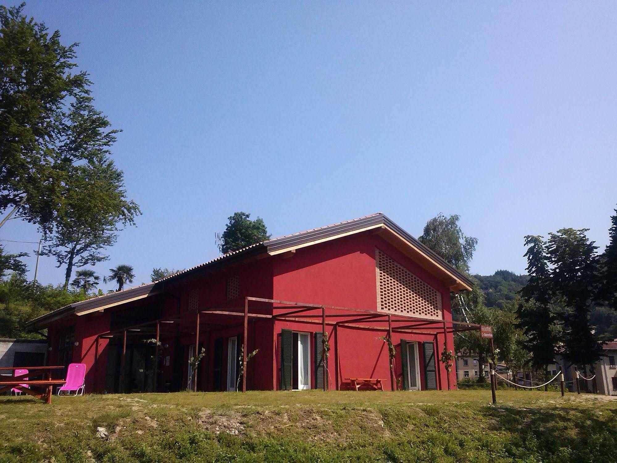 Ostello Casa Rossa Laveno-Mombello Zewnętrze zdjęcie