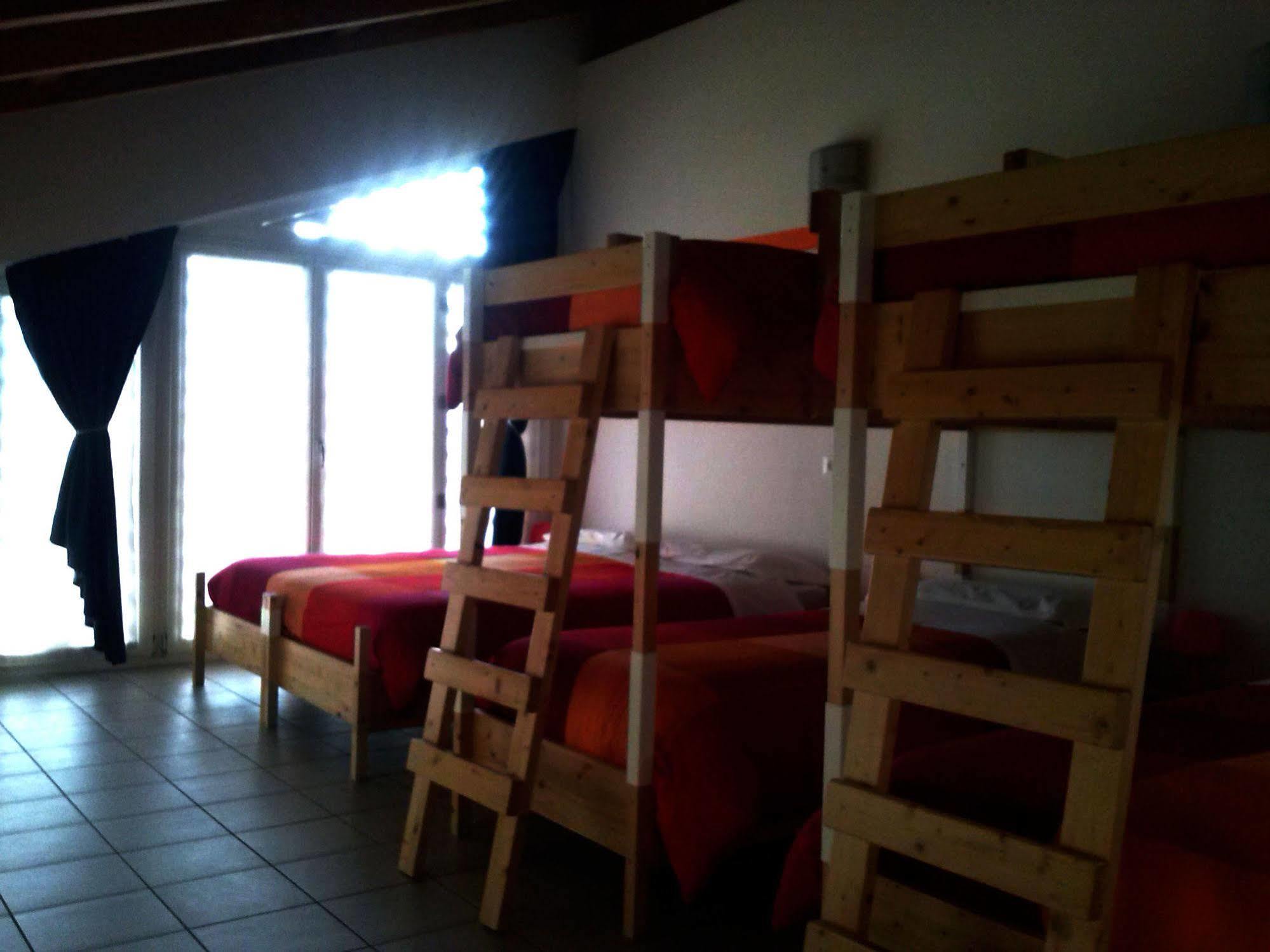 Ostello Casa Rossa Laveno-Mombello Zewnętrze zdjęcie